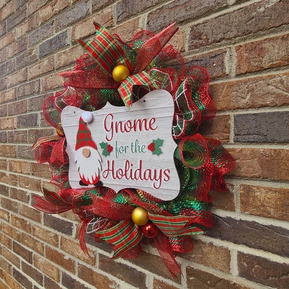 CHRISTMAS Gnome Wreath, Gnome Christmas decor, Gnome for the Holidays Wreath - Picture 3 of 4